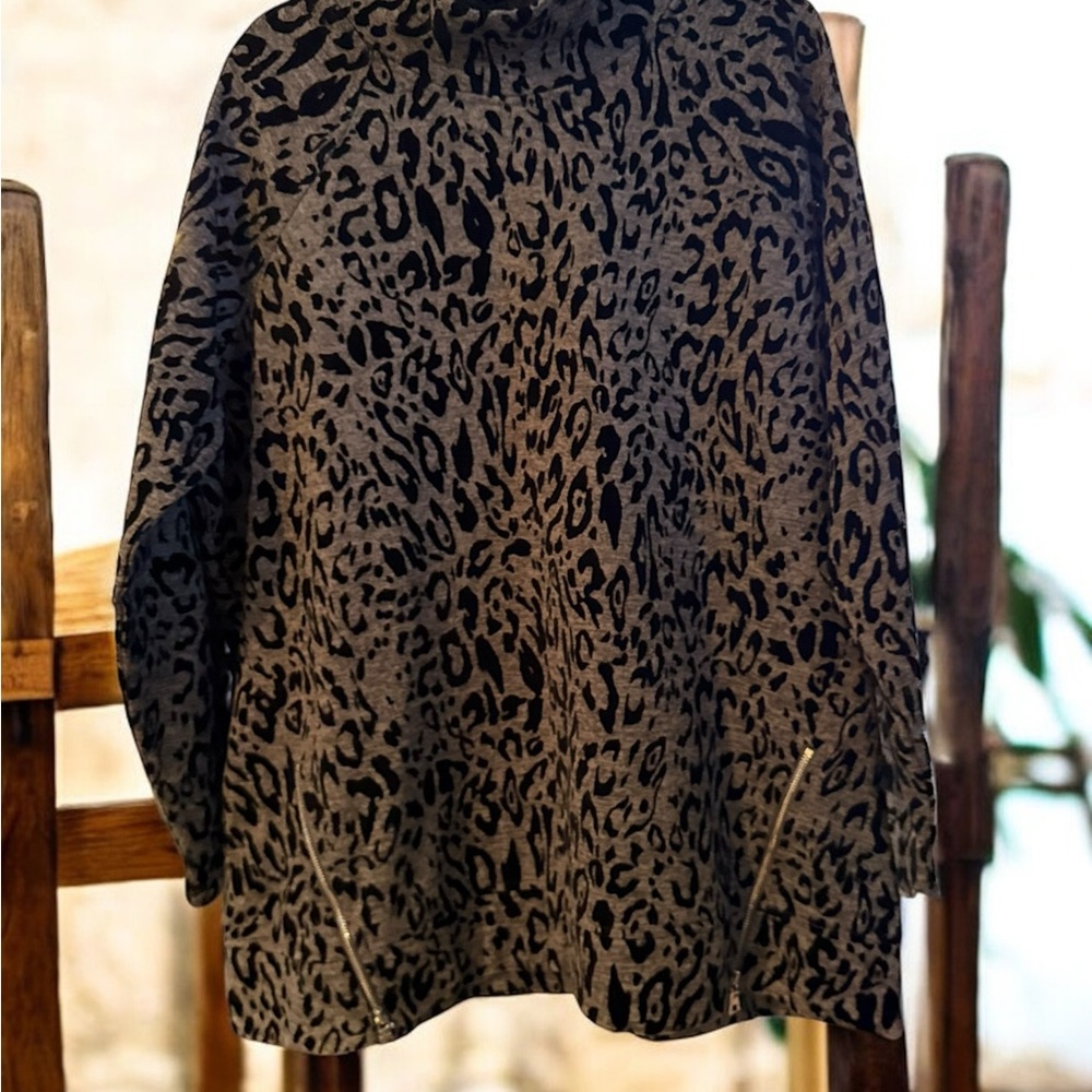 Chic Leopard Print Sweater